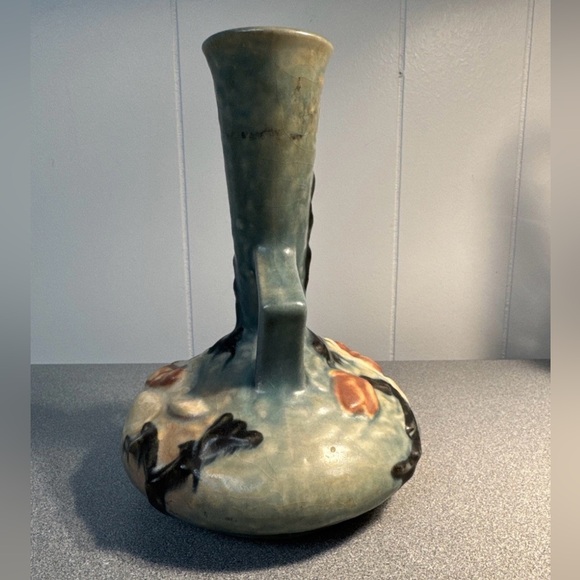 Roseville Pottery Magnolia Vase, Double Handle, Blue Version, 179-7, 1943 - Picture 2 of 7